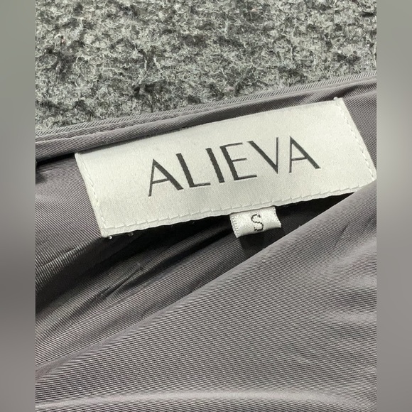 Alieva Dolly Elegant Bodycon Dress - Picture 5 of 5